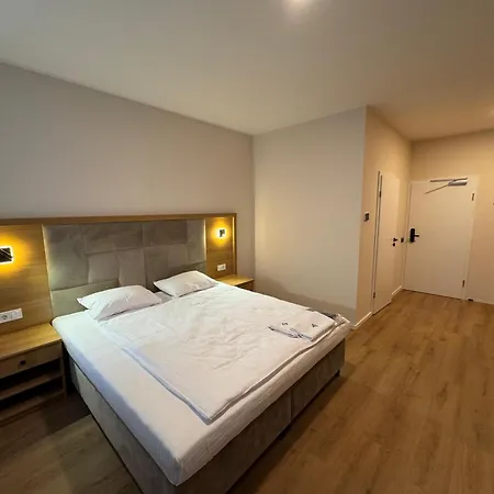 Promenaden Hotel